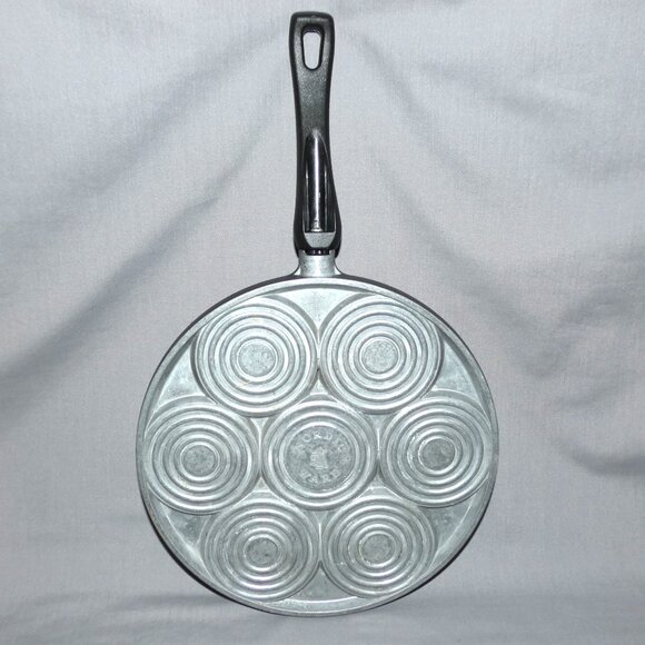 Nordic Ware cast aluminum insect mini pancake pan - Picture 3 of 5